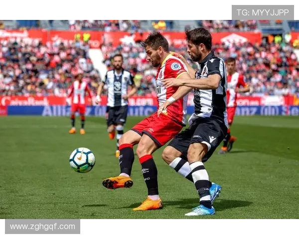 比利亚雷亚尔5比0大胜赫罗纳 布坎南上演帽子戏法拉法马林破门 比利亚雷亚尔5比0大胜赫罗纳 布坎南上演帽子戏法拉法马林破门