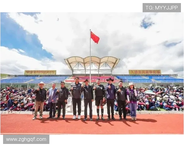 范志毅赴青海参加格萨尔王杯青少年赛并签约培养当地足球人才 范志毅赴青海参加格萨尔王杯青少年赛并签约培养当地足球人才