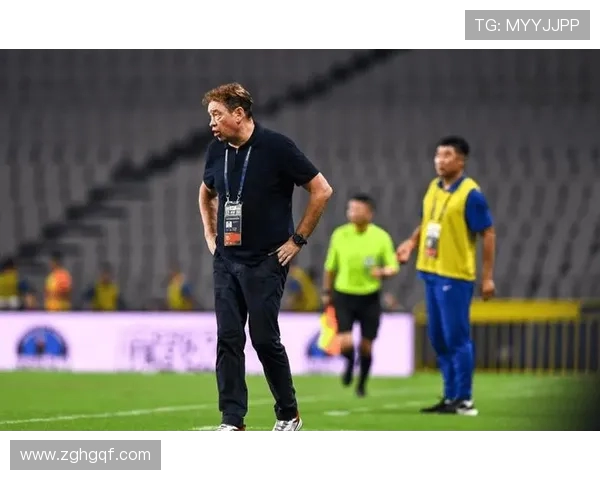 斯卢茨基亲自驾驶十五路申花巴士化身球队灵魂司机引爆球迷热情 斯卢茨基亲自驾驶十五路申花巴士化身球队灵魂司机引爆球迷热情